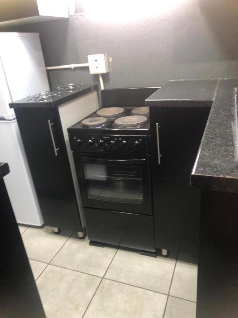 Fgm Guesthouse 2 Альбертон Номер фото