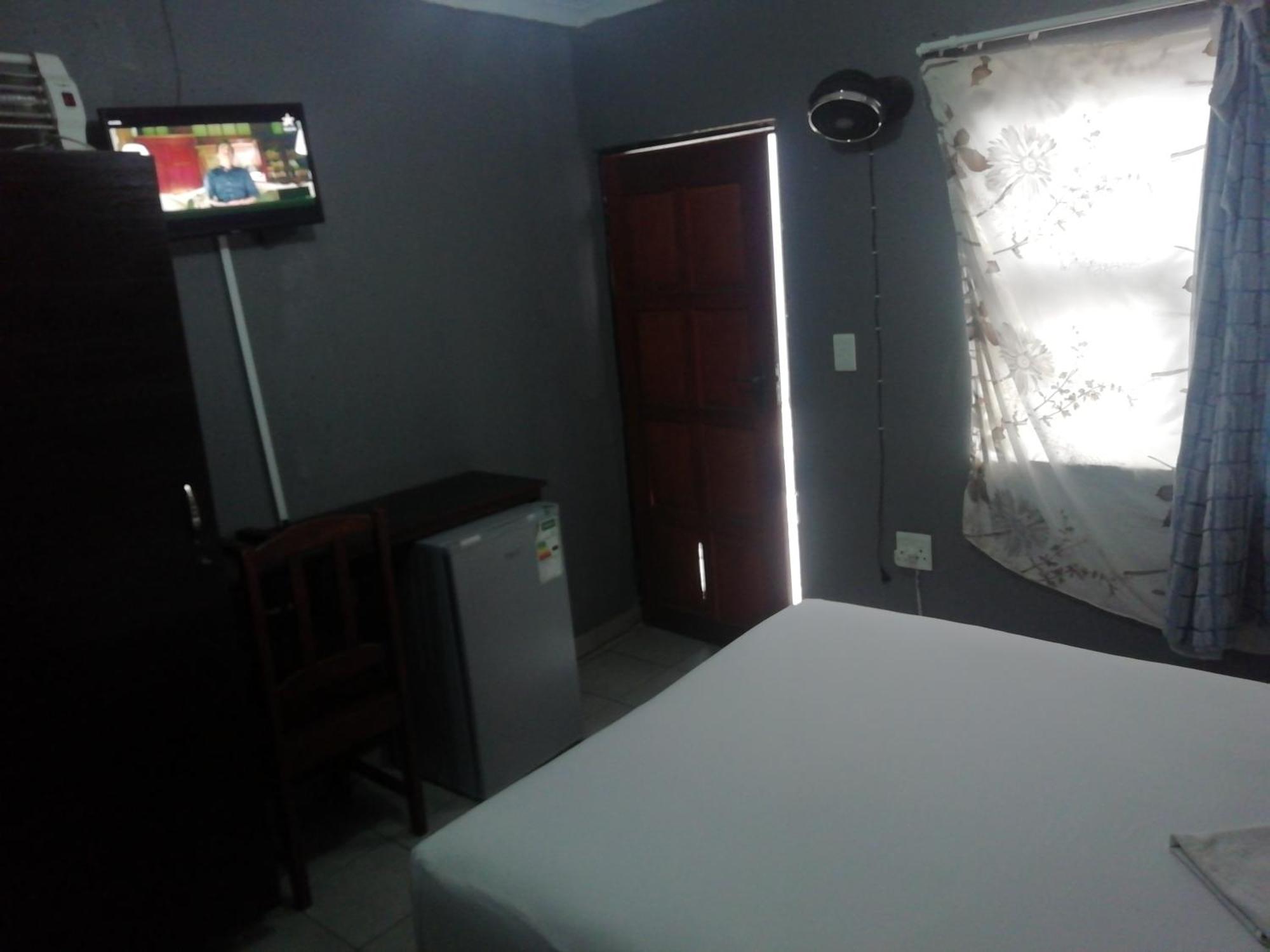 Fgm Guesthouse 2 Альбертон Номер фото